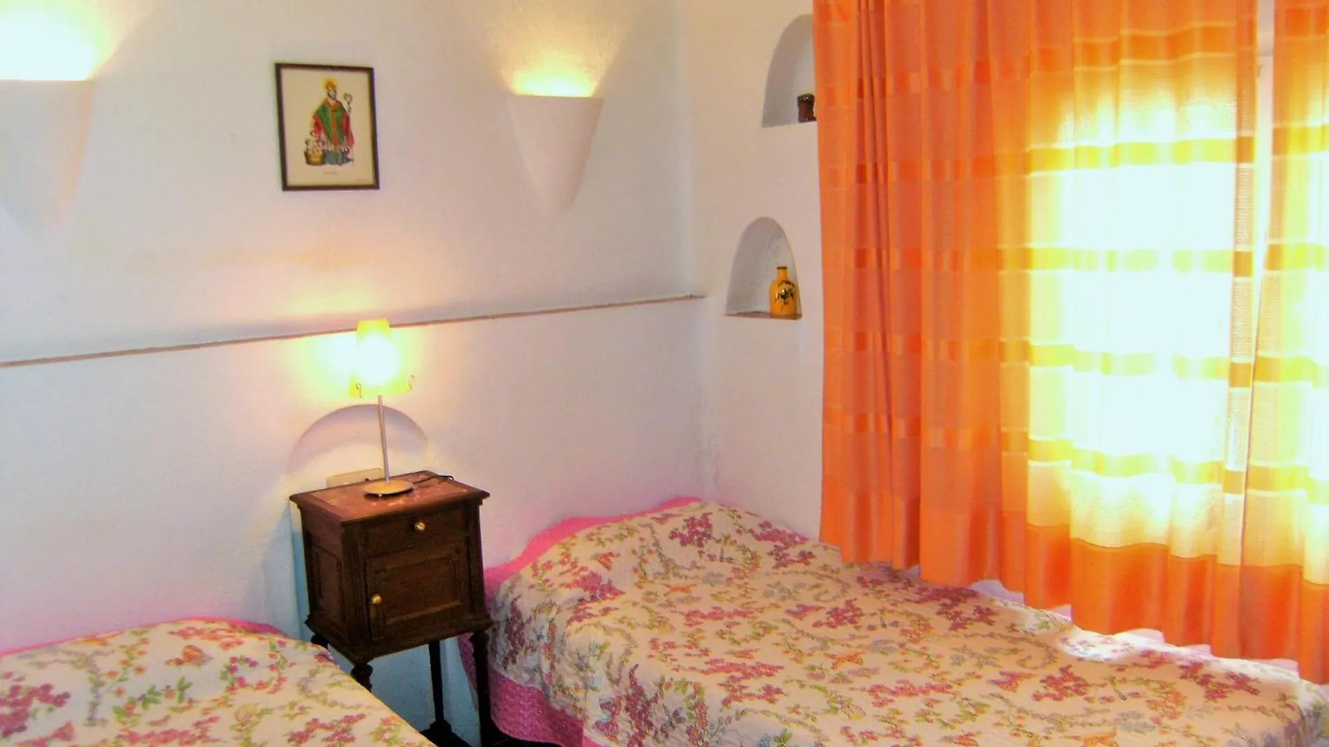 The House In Estartit Has 3 Bedrooms أولاستارتيت