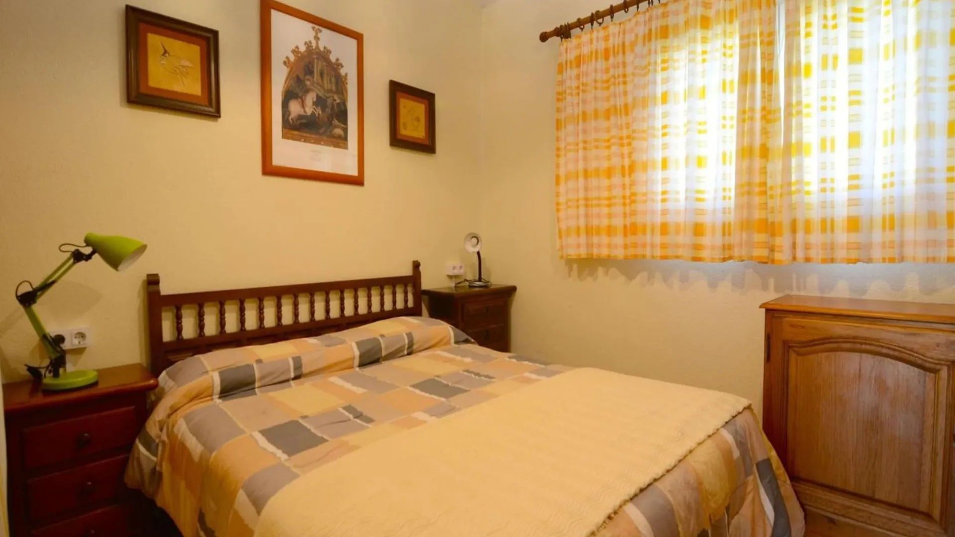 The House In Estartit Has 3 Bedrooms أولاستارتيت