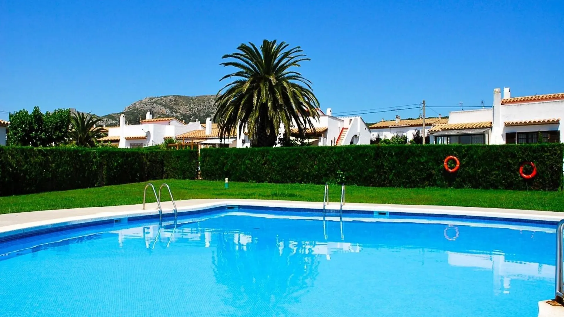 The House In Estartit Has 3 Bedrooms أولاستارتيت
